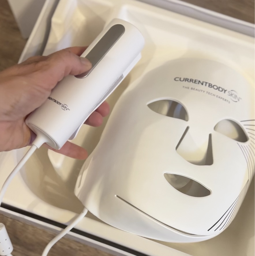 Alles auf Null: Diese Produkte brauchen wir sofort zurück! 8 Rot Infrarot licht LED Maske gegen Pigmentflecken