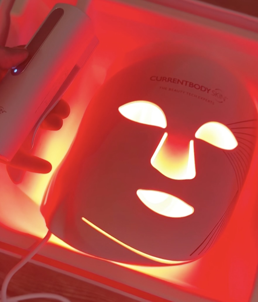 Alles auf Null: Diese Produkte brauchen wir sofort zurück! 7 Rot Infrarot licht LED Maske Pigmentflecken